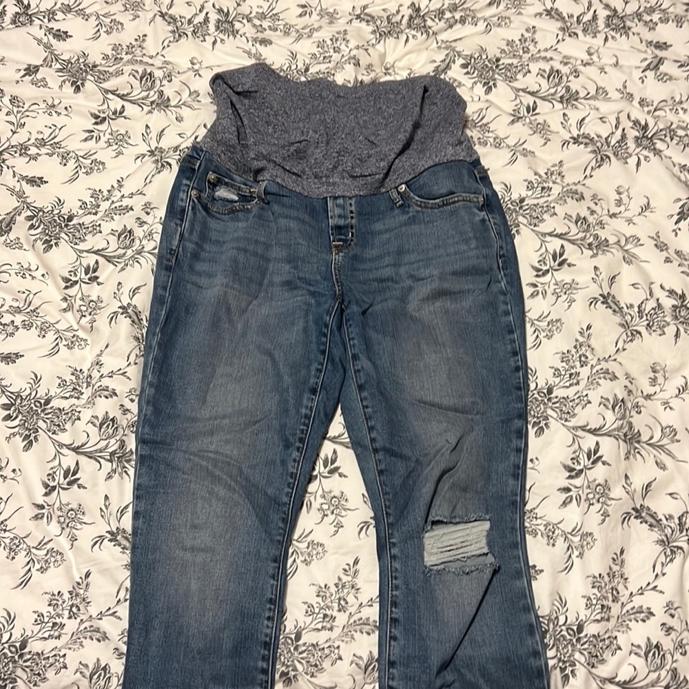 GAP Women's Skinny Jeans - Medium Blue with Distressed Knee
